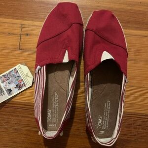 NWT Toms Classic Canvas Slip Ons Mens Size 10.5/10